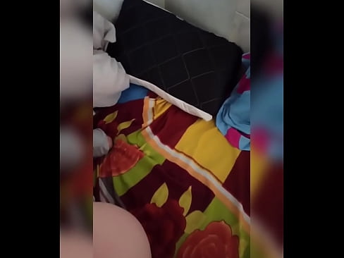 ❤️ Min rumskompis är ensam hemma eftersom hennes man är på semester och jag tar tillfället i akt att knulla henne och fylla hennes röv med mjölk. ️❌ Pornvideo at us ﹏
