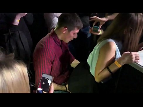 ❤️ Äkta sex på en rysk nattklubb. 18-årig rysk tjej i anus och vagina knullad på en nattklubb. ️❌ Pornvideo at us ﹏